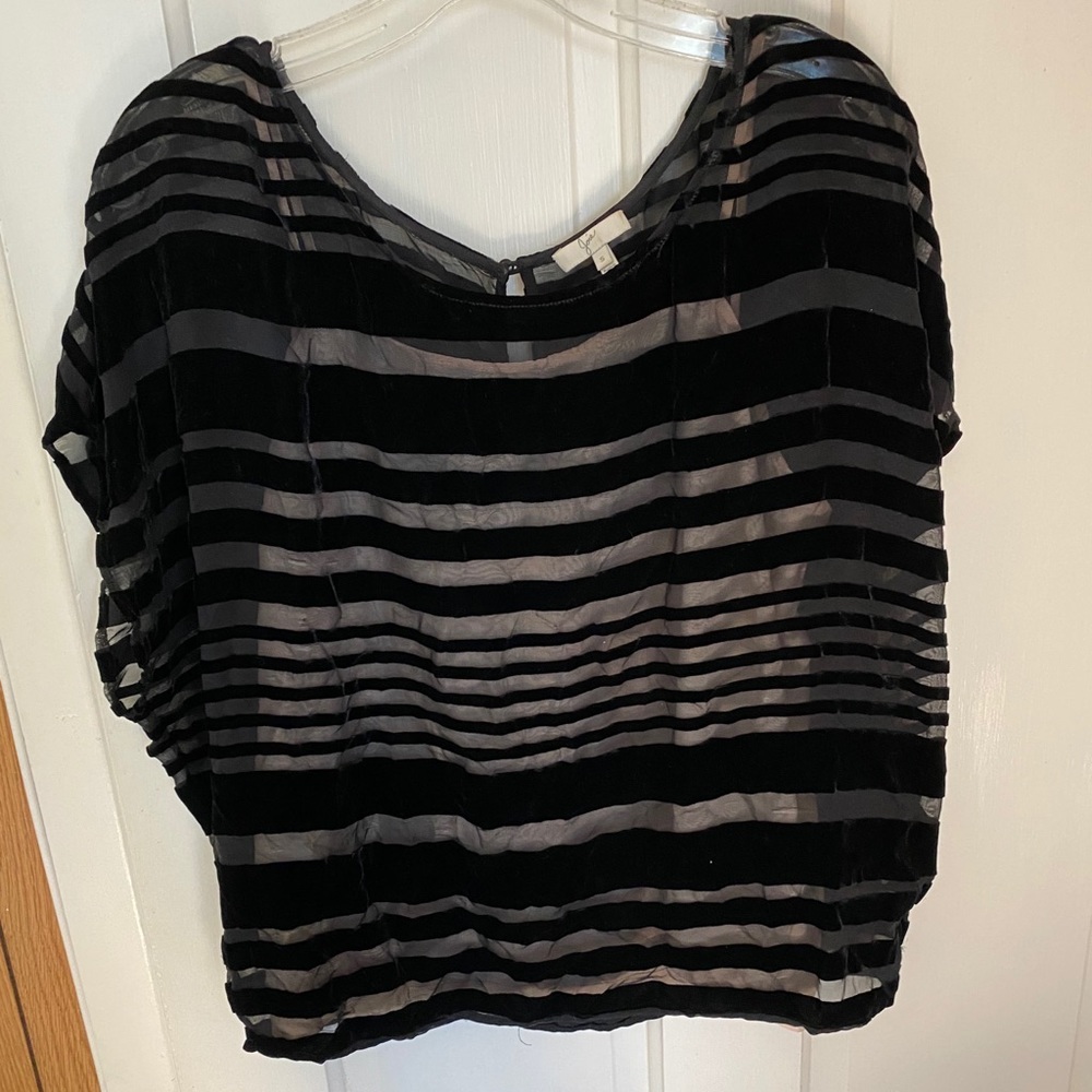 Velvet detail top